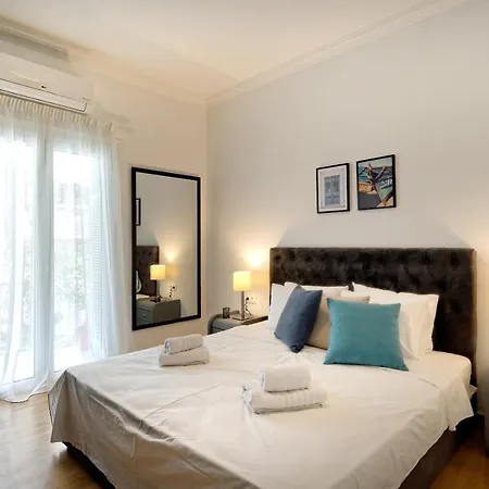 Elegant Big In Center With Balcony Atenas