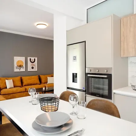 Elegant Big In Center With Balcony * Atenas
