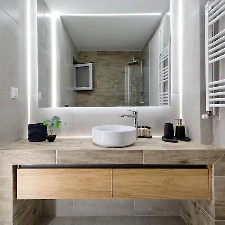 Elegant Big In Center With Balcony * Atenas