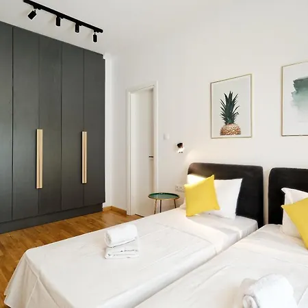 Elegant Big In Center With Balcony Apartamento