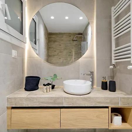 Elegant Big In Center With Balcony *