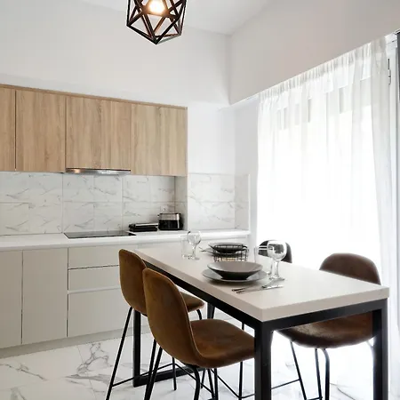 Elegant Big In Center With Balcony Atenas